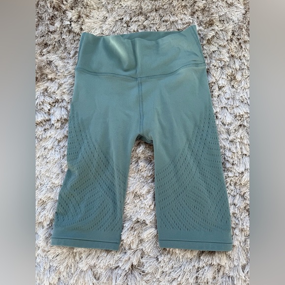 Lululemon Reveal Short Digital Rain Size 4 - Picture 4 of 8